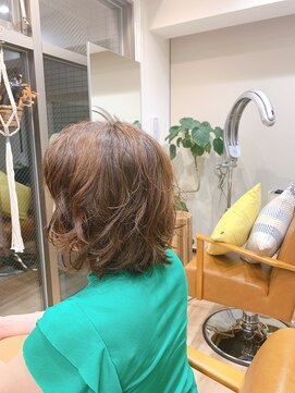 アットウィムヘアー(at whim hair) ミディアム