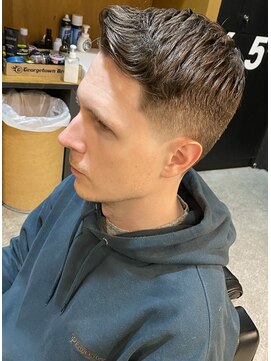 フランクスバーバー アンド ビアークラブ(FRANK'S BARBER and BEER CLUB) ナチュラルスキンテーパーフェード束感ショート