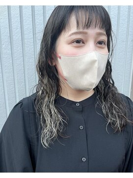 ブルーモスク トウキョウ(TOKYO) インナーカラー×カーリーパーマ