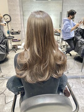 アンダーバーホワイト(_WHITE) かわいいロングヘア×透明感カラー