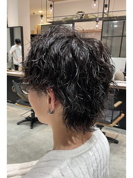 ヴァネッサ VANESSA ツイストスパイラルパーマメンズウルフ刈り上げなし