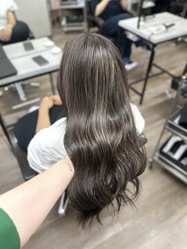 ヴィフ 大船(VIF) ハイライトケアブリーチ前髪グレージュレイヤーロング大船駅鎌倉