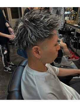 リベルテ(LIBERTE) スキンフェード×ツイスト×ハイライト