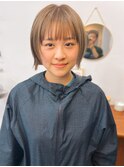 ミルクティーベージュミニボブフェイスレイヤー前髪あり