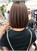 ハイライト白髪ぼかしダブルカラーインナーカラーショートボブ