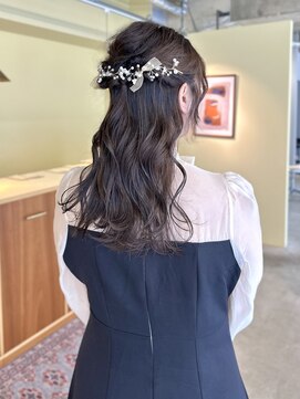 ロジェ(loje) 20代30代40代 ハーフアップヘアアレンジ/およばれ/暗めカラー