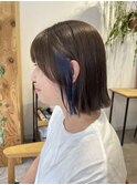 インナーカラー×ブルー×切りっぱなしボブ