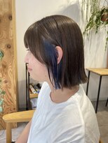 アマネ(AMANE)&nbsp;インナーカラー×ブルー×切りっぱなしボブ
