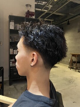 マノン バイ エイチ(MANON by H) taper fade