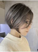 ショートヘア顔周りレイヤーブリーチダブルカラーショートボブ
