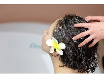サイヘアーガーデン(SAI hair garden)の写真/絶品ヘッドスパで頭皮ケア＆リフトアップ！フルフラットシャンプー台で包み込まれるようなリラクゼーション