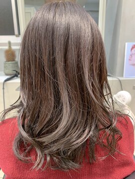 テトヘアー(teto hair) グレージュ、ミディアムレイヤー、透け感カラー