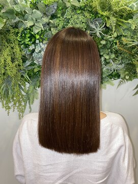 アールサロン アオヤマ(Rr SALON AOYAMA) プラチナミネコラカラーカット