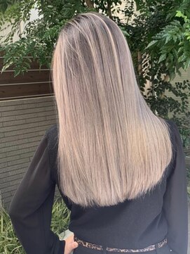 ブリッツレボルト(BLITZ R EVOLUT) ☆RyoMatsubaraによる艶々ブリーチデザイン