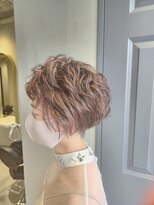 ジェコ(gecko)&nbsp;[gecko. Miwako]癖毛を生かしたフワフワピンクベージュショート