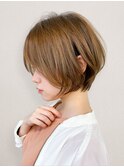 大人女性ひし型小顔ショート艶感アッシュカラー白髪染め