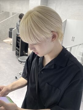 メンズ ファイブバイジエクト 堀江(FIVE by The Ect) メンズカット×ハイトーンカラー×ホワイトベージュ