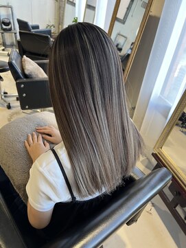 アパートメント オブ ソロン 市川(The Apartment of Solon) ハイライト/白髪ぼかし/ショートボブ/レイヤーカット