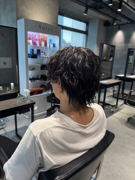 スタッド 松戸(stud. Men‘s) センターパートウルフ×弱めツイストスパイラルパーマ