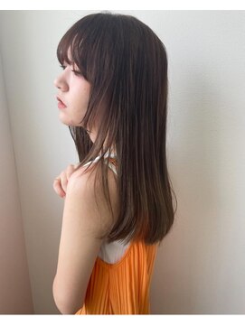 ナチュラルストレート×顔まわりレイヤー