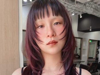 ニルバ(niLva)の写真/働く女性も楽しめるナチュラルな透明感カラー★イルミナカラー、ハイライト、インナーカラーも◎[新宿]