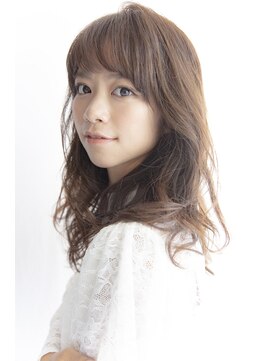 ビューティーアンドケアカロン(Beauty and Care CALON) 品のある甘めゆるふわセミロングスタイル。