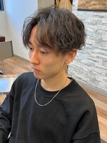 トーン(TONE)&nbsp;メンズパーマ×センターパート