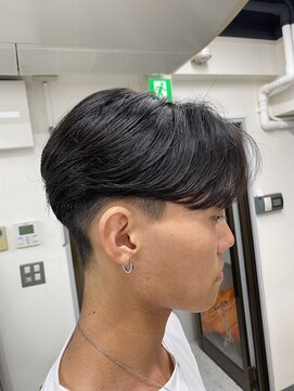 クレット(CLETO) 刈り上げセンターパート