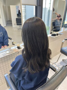 ヌーヴェル(nouvelle) オリーブグレージュ×赤みなしカラー