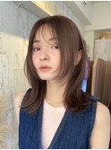 ミディアム　レイヤー　外ハネ　くびれ　顔周り　似合わせ
