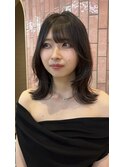 ミディアムレイヤー韓国風くびれヘア黒髪外ハネヘア