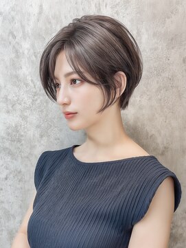大人小顔ショート／骨格補正カットで美シルエット