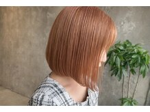 “ 光をまとう質感へ ”　ツヤと質感を育てる、“ プレミアムケアカラー ”