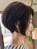 トップヘアー ガーデンヴィラ 安城(Garden Villa) 安城前下がり耳掛けショートボブチョコレートブラウン白髪ぼかし