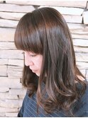 ソフトな質感と艶髪ミディ