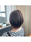 くすみベージュ×伸ばし中カット