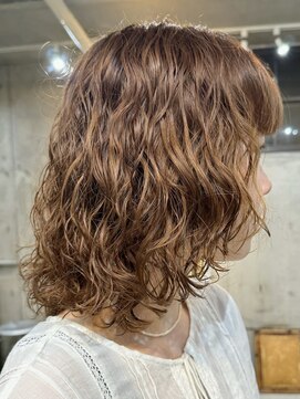 ナループロアオハナ(Nalu pu loa ohana) パーマ/ウルフパーマ/レイヤーパーマ/ウルフ/原宿/表参道