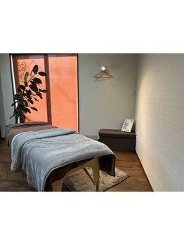 【スパニストによる極上時間を…】落ち着くアジアンテイストなお部屋。癒しの時間を過ごせます。