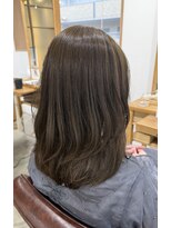 ラメル(RAMEL) ワンカラーでオリーブベージュ+軽やかレイヤースタイル