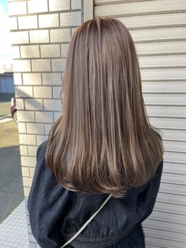 アイリス(IRIS) グレージュ切りっぱなしボブ前髪ありミニボブミルクティベージュ