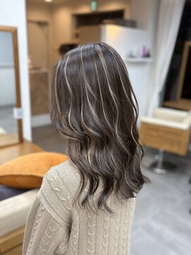 リングバイモアムー(Ring by Moremuu) 人気スタイル　ハイライトカラー