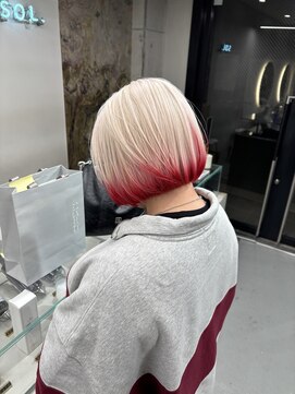 ソル ジングウマエ(SOL JINGUMAE) 【後藤宗一朗】ホワイトブロンド×赤×ハイトーンボブ