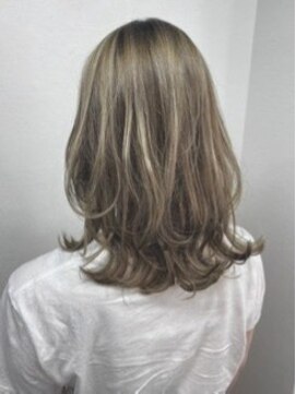 ナフィ バイ エイム 町田店(Nafie by eim) バレイヤージュ/ハイライト/ウルフカット/毛先カール/くびれヘア