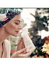 【癒やしx最先端ケア】 AVEDAのアロマに包まれながら、本格的な髪質改善が叶う場所