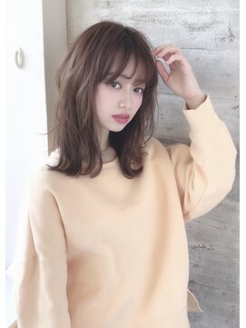 ソワリー 栄(THOiRY) 小顔カットが得意なスタイリストby坂元