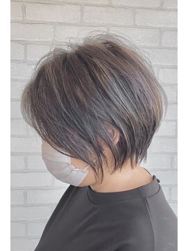 サウンドブイ(sound V) 白髪ぼかしハイライト×くびれショート