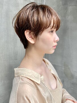 ローリー(Rowlly) ＃耳かけ＃ニュアンス＃アッシュブラウン＃ショート