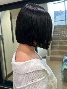 黒髪 切りっぱなしボブ 髪質改善トリートメント 10代 20代 艶髪