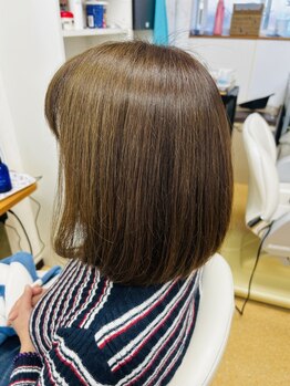 Hair Salon LINKの写真/『頭皮への優しさもお洒落も譲れない』選べる2種の薬剤でしみにくいカラー体験を!肌トラブルを避け輝く髪に