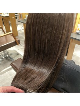 ティア ヘアデザイン(Theia hair design)の写真/髪質改善トリートメントで髪本来の美しさを取り戻します。カラーやパーマの持ちも良くキレイなスタイルへ。